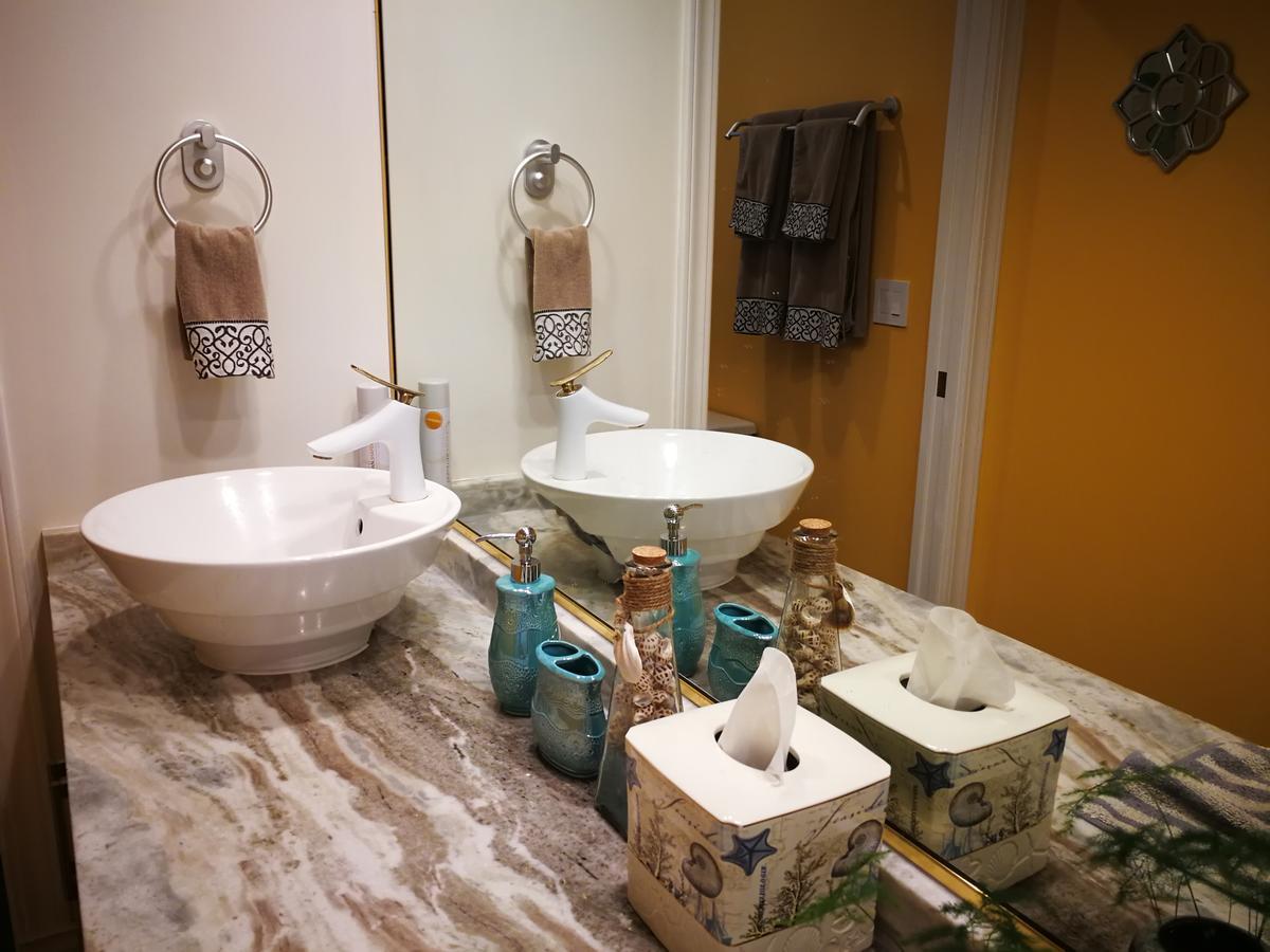 Lakeview Oasis Bed And Breakfast Вест-Келоуна Экстерьер фото